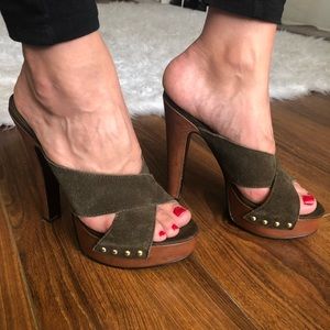 Chinese Laundry Deep green suede heels
